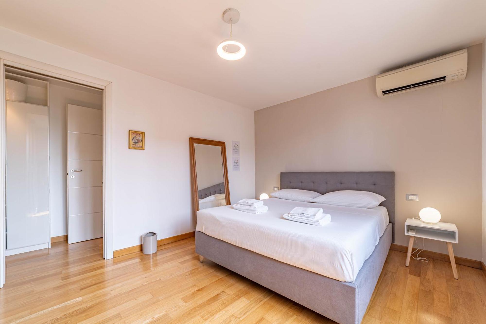 10' Navigli, Penthouse With Panoramic View *