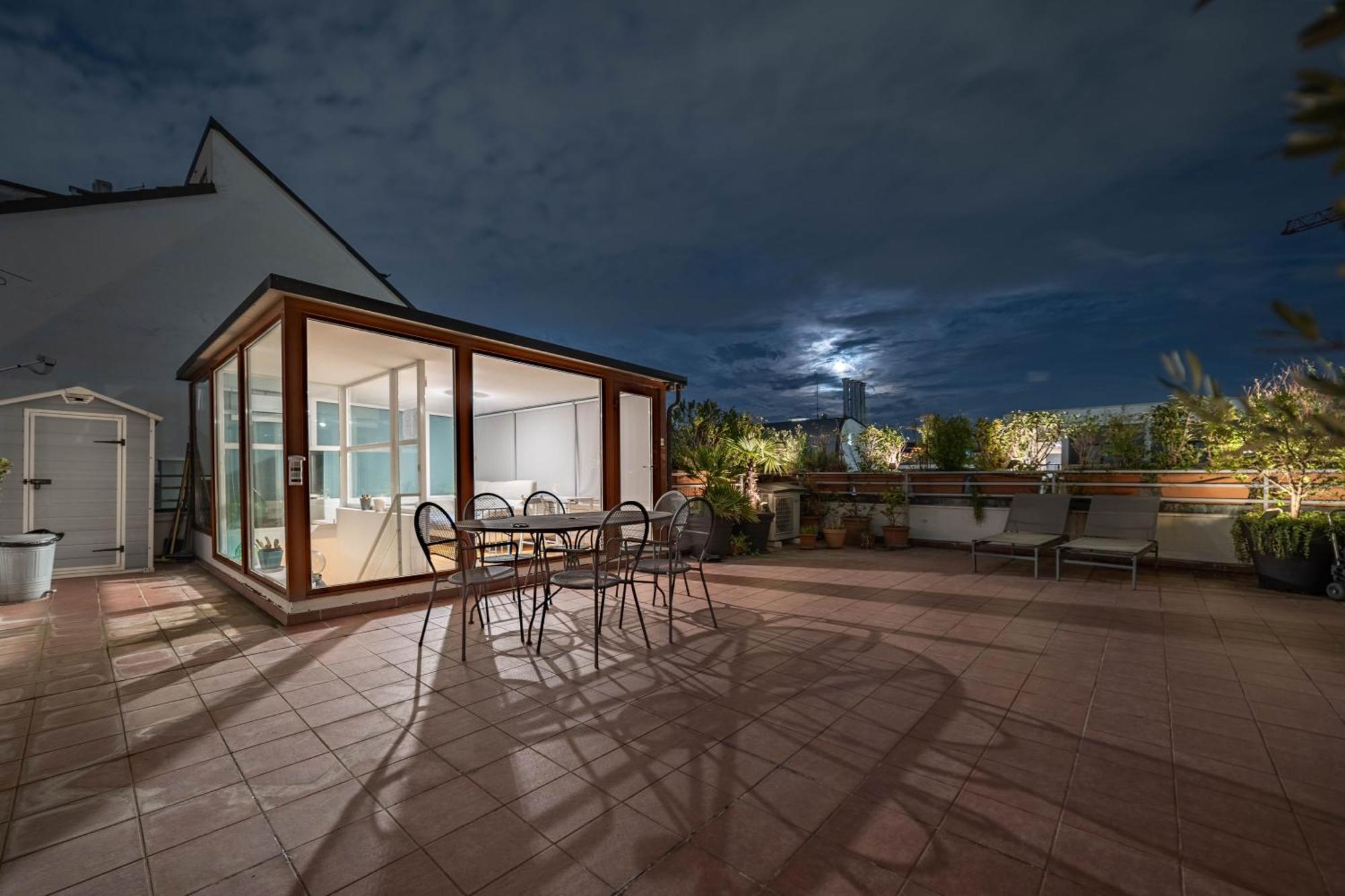 10' Navigli, Penthouse With Panoramic View Milan